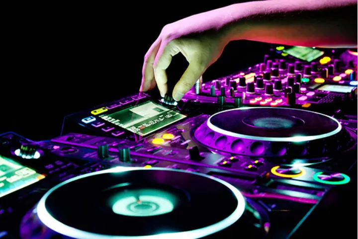 اجرای موسیقی الکترونیک در تورنتو از سوی هنرمندان ایرانی کانادایی